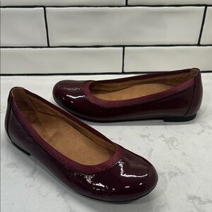 Vionic Anita Crimson Crinkle Burgundy Red Patent Ballet Flats Slip On 7.5